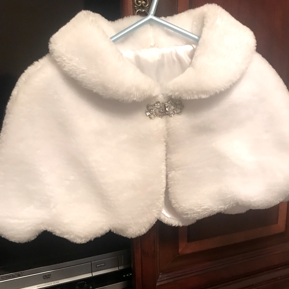 White Faux Fur Cape, Tippet, Wrap, Stole, Shrug Size S/M 8